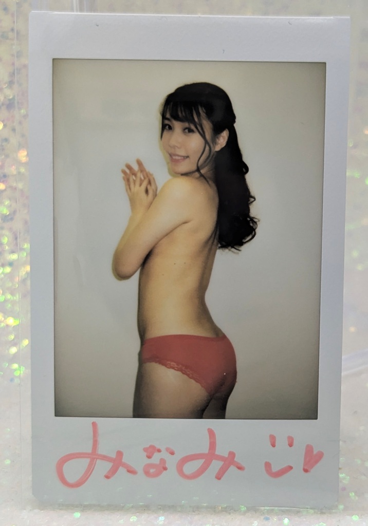 CB7 - 1 Minami Hironaka Autographed Cheki