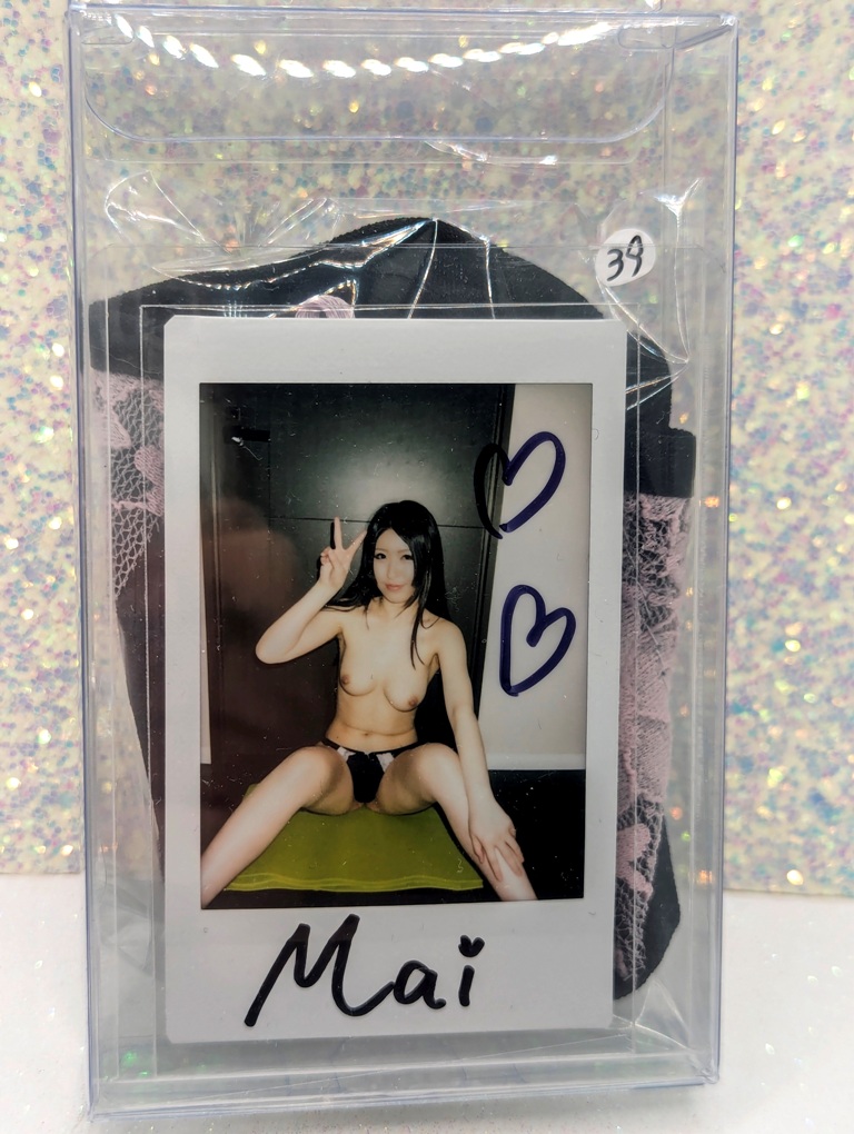 CR - #39 Mai Auto Cheki Pic Photo & Costume Lingerie Panty